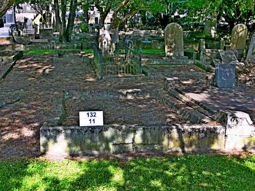 Photo of headstones/Alexander McLennan d1937 burial DunedinSthn